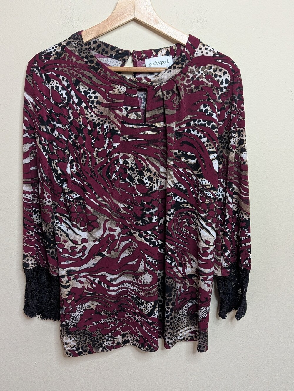 Peck & Peck Burgundy Animal Print Top Lace Cuff Detail 3/4 Sleeve Keyhole Large